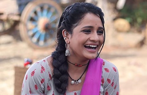अभिनेत्री शर्वरी जोग 
