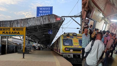 ठाणे : पावसामुळे कसारा रेल्वे प्रवाशांचे हाल! वासिंद-कसारा स्थानकावर सिग्नल यंत्रणेत बिघाड