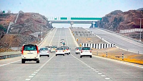 वाशिम : समृद्धी महामार्गावर ट्रकचा अपघात; दोघांचा मृत्यू