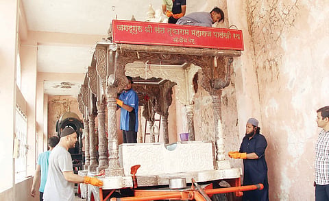 देहूगाव : श्री संत तुकाराम महाराज पालखी रथास झळाळी