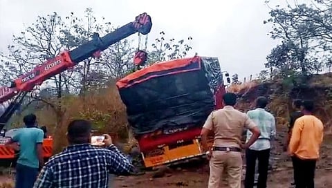 पुणे : मामा-भाच्यांनी लपवलेला गुटखा; टेम्पोसह ७३ लाख ८५ हजारांचा मुद्देमाल पोलिसांनी पकडला