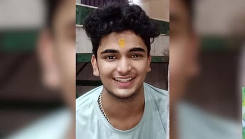 दिल्ली विद्यापीठाच्या विद्यार्थ्याची कॉलेज कॅम्पसबाहेर हत्या