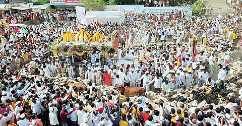 Ashadhi wari 2023 : तुकोबाराय पालखीला मेंढ्यांचे रिंगण