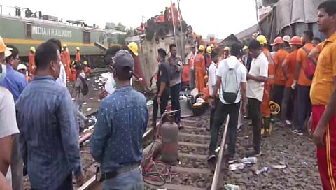 Odisha triple train crash | ओडिशा रेल्वे दुर्घटना! बचावकार्य पूर्ण, घटनेची सखोल चौकशी सुरु : रेल्वेमंत्री अश्विनी वैष्णव