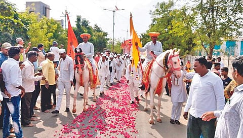शेगावीचा राणा श्री गजानन महाराजांचा पालखी सोहळा सोलापुरात दाखल
