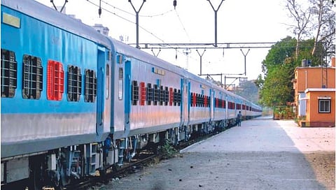 Ganpati Special Trains | गणेशोत्सवासाठी मध्य रेल्वेची महत्त्वाची घोषणा; उद्यापासून बुकिंग सुरू