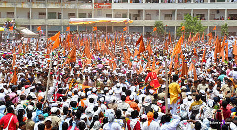 Ashadhi wari 2023 : इंदापुरात संत तुकोबारायांच्या अश्वाचे दुसरे गोल रिंगण उत्साहात
