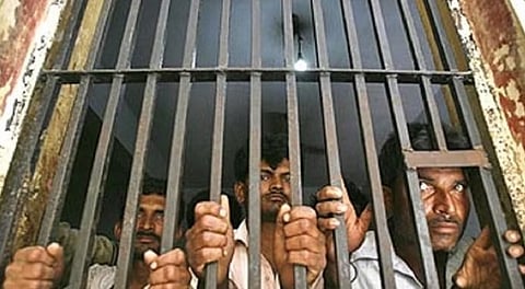 राज्यातील कारागृहे ’ओव्हर फ्लो’! या कारागृहांत क्षमतेपेक्षा 300 टक्क्यांहून अधिक कैदी