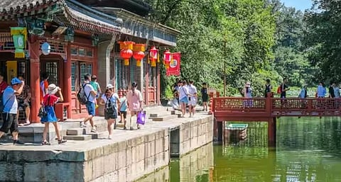 आता तुच मार्ग दाखव..! चीनमधील तरुणाईची मंदिरांमध्‍ये गर्दी, जाणून घ्‍या कारण