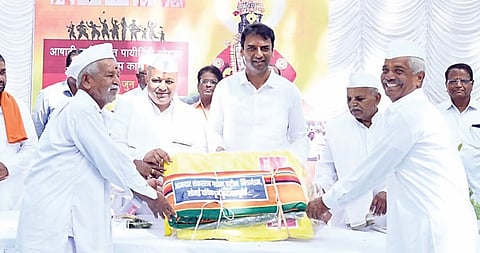 सोनई : वारकर्‍यांची सेवा करणारे गडाख पुण्यवान