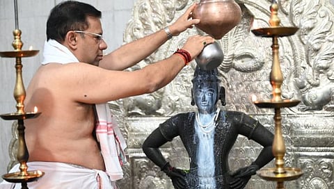 Ashadhi Ekadashi 2023 | गोव्यातील प्रतिपंढरपूर साखळीतील विठ्ठल- रुक्मिणी मंदिरात मंत्री विश्‍वजित राणेंच्या हस्ते पूजा.(छायाचित्रकार- समीर नार्वेकर)