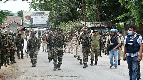 मणिपूरमध्‍ये बंडखोरांना दणका, सुरक्षा दलांकडून १२ बंकर उद्ध्वस्त, मोठा शस्त्रसाठा जप्त
