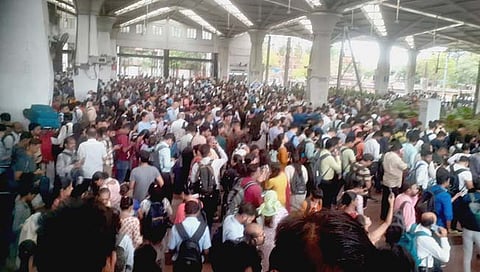 हार्बर मार्गावर रेल्‍वे वाहतूक विस्‍कळीत  