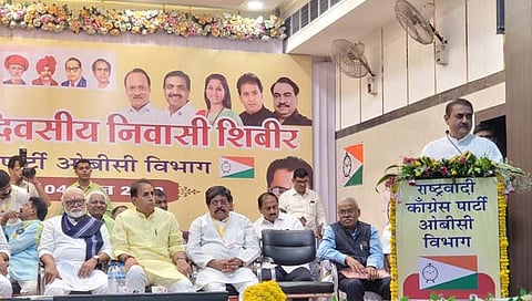राष्ट्रवादी काँग्रेस राज्यस्तरीय ओबीसी कार्यकर्ता शिबिराच्या  समारोप प्रसंगी बाेलताना प्रफुल्ल पटेल. साेबत ज्येष्ठ नेते छगन भुजबळ, माजी मंत्री अनिल देशमुख आदींसह मान्‍यवर.