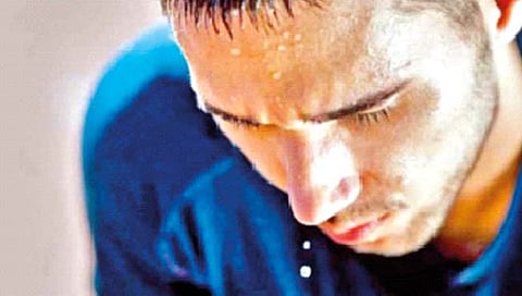 Sweating : तुम्‍हाला अचानक घाम येतोय? जाणन घ्‍या काय आहे वैद्यकीय कारण