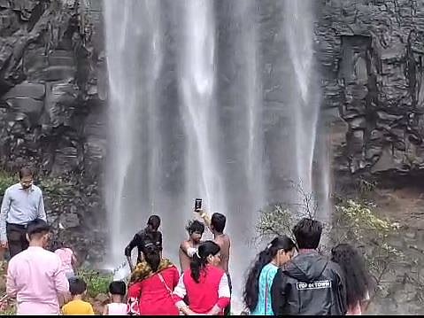 सवतसडा धबधबा
