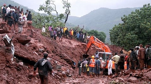 इर्शाळवाडीची दुर्घटना पाहिली की, डोळ्यासमोर उभे राहते माळीण आणि तळीये गाव, नेमकं काय घडले होतं या गावांमध्ये?
