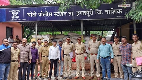 नाशिक : घोटी-खैरगाव मार्गावर रेशनचा सहा लाखांचा तांदूळ पकडला 