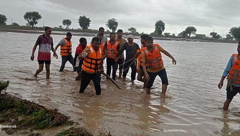 अकोला : सहा महसूल मंडळांत अतिवृष्टी; मुसळधार पावसाने नदीनाल्यांना पूर