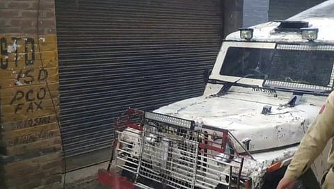 Jammu and Kashmir : जम्मु काश्मीरमध्ये दहशतवाद्यांचा गोळीबार; दोन नागरिक जखमी