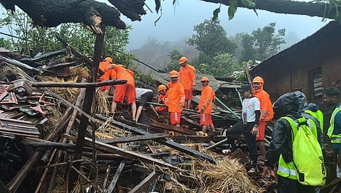Irshalwadi landslide : इर्शाळवाडीत बचावकार्य युध्दपातळीवर; मुख्यमंत्री घटनास्थळी