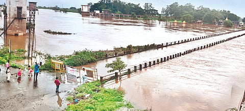 कोल्हापूर : 80 बंधारे पाण्याखाली; 55 मार्ग बंद