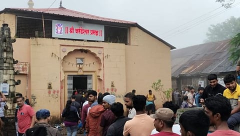 सातारा : किल्ले जरंडेश्वर भाविकांनी गजबजला