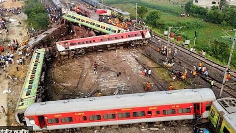 बालासोर रेल्वे अपघातप्रकरणी रेल्वेच्या 3 अधिकार्‍यांना अटक; सदोष मनुष्यबळ आणि पुरावे नष्ट केल्याचा आरोप