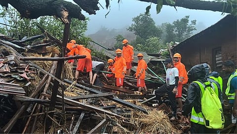 Irshalwadi landslide : महाड तळीयेची खालापुरात पुनरावृत्ती; इर्शाळवाडीवर दरड कोसळून २०० हून अधिक लोक ढिगाऱ्याखाली