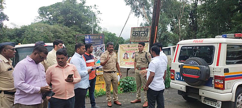 लोहगड किल्ल्यावरील प्रचंड गर्दीच्या पार्श्वभूमीवर पोलीस ऍक्शन मोड मध्ये