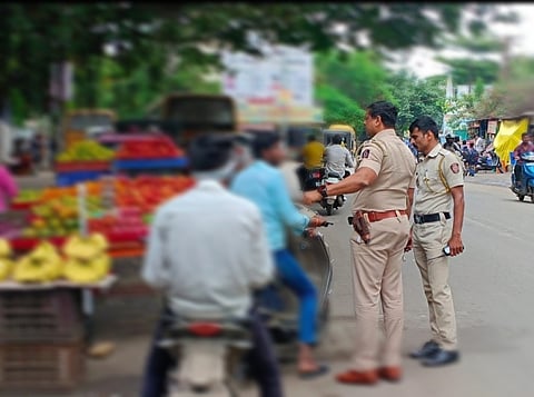 पुणे: शाळा, कॉलेज परिसरात गिरट्या मारणार्‍या रोडरोमिओंची धरपकड