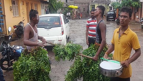 वरूणराजासाठी शेतकऱ्याचे साकडे  