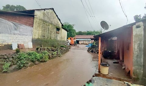 भोर तालुक्यातील पाच गावे धोक्याच्या छायेत ; अर्धवट  कामे झाल्याने नागरिकांच्या जीविताला धोका