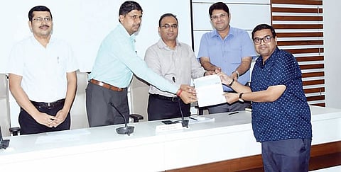 पुण्याचा रिंगरोड गतिमान ; 14 शेतकर्‍यांना भूसंपादनाच्या मोबदल्याचे सुमारे 14 कोटींचे धनादेश प्रदान