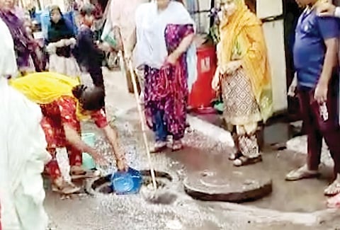 महर्षिनगर : ड्रेनेज तुंबल्याने घरांत शिरले सांडपाणी; इंदिरानगर परिसरात नागरिक त्रस्त