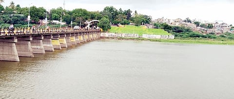 नगर : कॅलिफोर्निया अशी ओळख असलेल्या कोपरगावी पाऊसच नाही..!