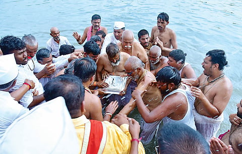 Ashadhi wari 2023 : पुणे जिल्ह्यात पालखीचे स्वागत; माउलींच्या पादुकांना परतीच्या प्रवासात निरा स्नान