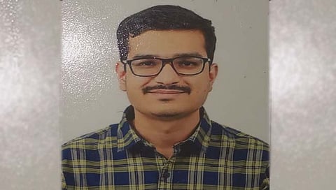 डॅाक्टरने जीवन संपवले   