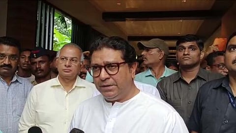 उद्धव ठाकरे यांच्यासोबतच्या युतीवर राज ठाकरेंचे मिश्किल हास्य