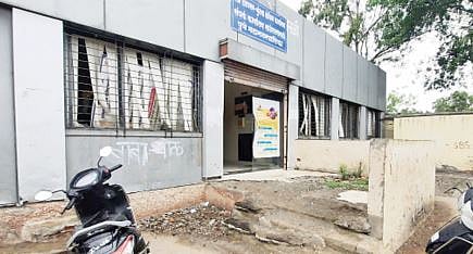 तुटलेल्या पायर्‍या अन् छतातून गळती ; साडेसतरानळी येथे महापालिकेच्या संपर्क कार्यालयाची दुरवस्था
