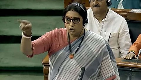 संसदेबाहेर जाताना राहुल गांधींनी केले फ्लाइंग किस : स्मृती इराणींचा गंभीर आरोप