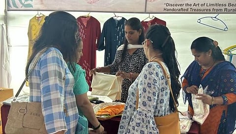 नाशिक : उमेदच्या रानभाज्या, राखी महोत्सवाला १० हजार नाशिककरांची भेट