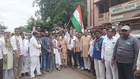 राहुल गांधींच्या शिक्षेला स्थगिती, धुळयात काँग्रेस पदाधिकार्‍यांचा जल्लोष