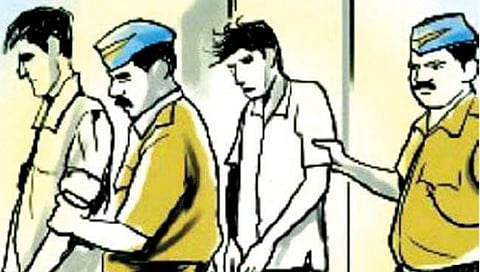 नाशिक क्राईम : धारदार शस्त्रांसह दोघांना घेतलं ताब्यात