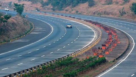 पुणे-मुंबई महामार्ग उद्या दोन तास बंद; जुन्या महामार्गावरून वाहतूक वळवली