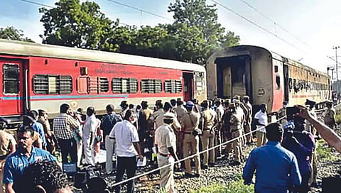 मदुराई रेल्वे यार्डात खासगी डब्याला आग; उत्तर प्रदेशातील 10 प्रवाशांचा मृत्यू