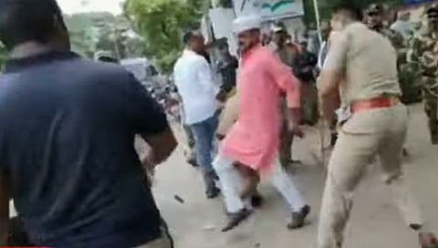 Sambhaji Bhide Controversy : भिडे गुरूजींच्या समर्थनार्थ आंदोलन; पोलिसांचा धारकर्‍यांवर लाठीचार्ज