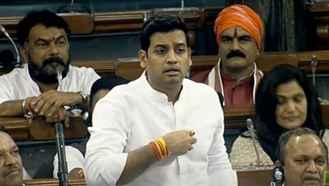 श्रीकांत शिंदेंचा ‘अविश्‍वास’वरील चर्चेवेळी उद्धव ठाकरेंवर निशाणा; म्हणाले, “अडीच वर्षात…”