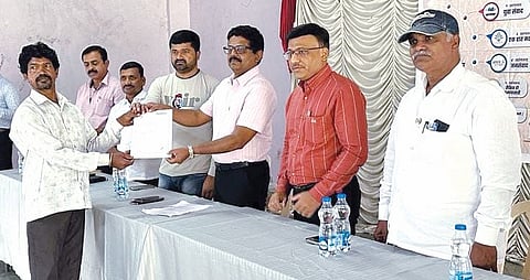 सिंहगड परिसरातील कातकरी समाजाला जातीचे दाखले
