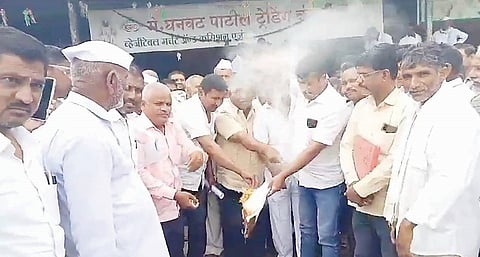 अहमदनगर : केंद्र शासन शेतकर्‍यांच्या मुळावर! जिल्ह्यातील उत्पादक शेतकर्‍यांसह नेतेही आक्रमक